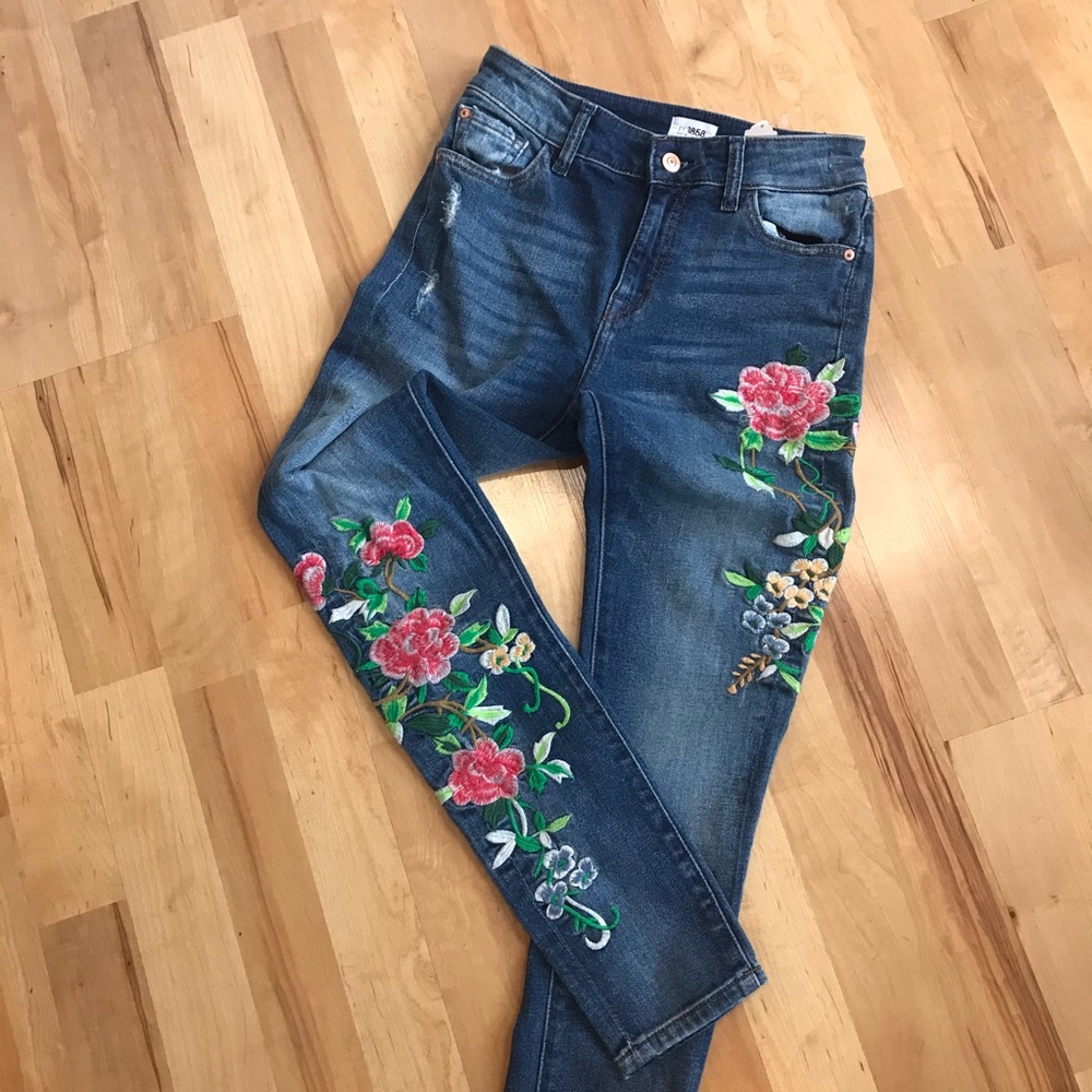 M1858 Kristen skinny ankle jeans